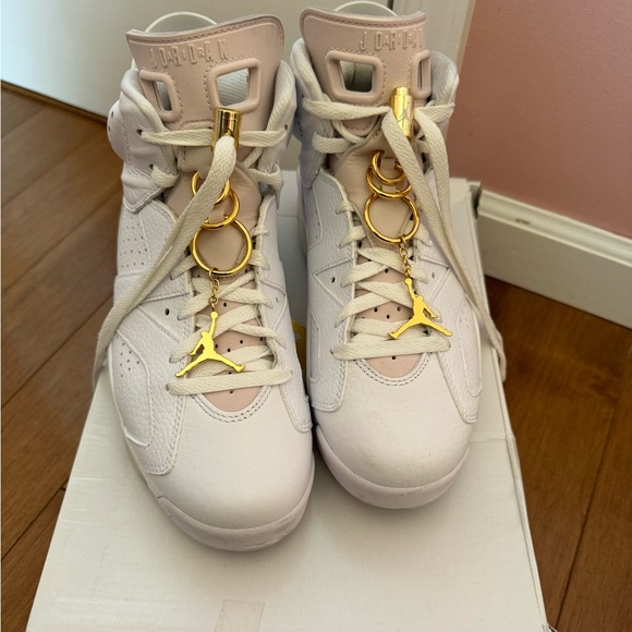 Women’s Air Jordan 6 Retro - Picture 5 of 6